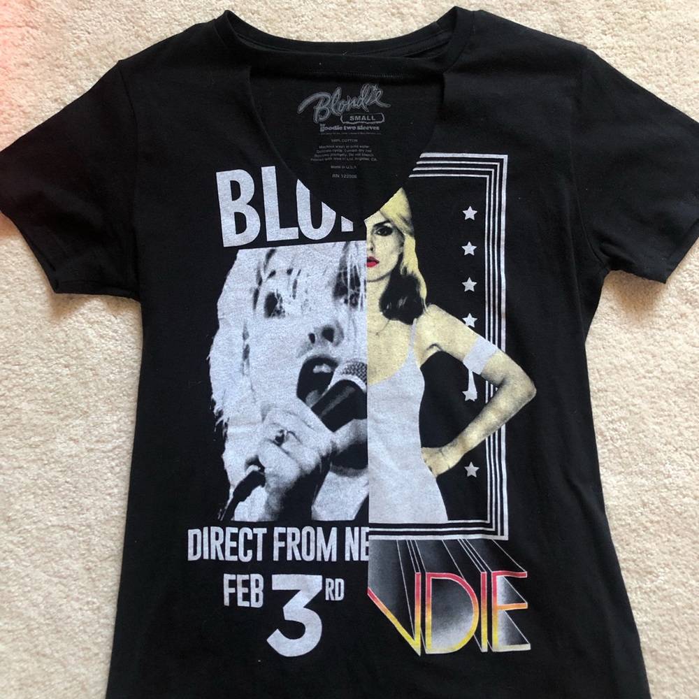 Graphic tee